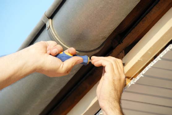 professional repairing gutters